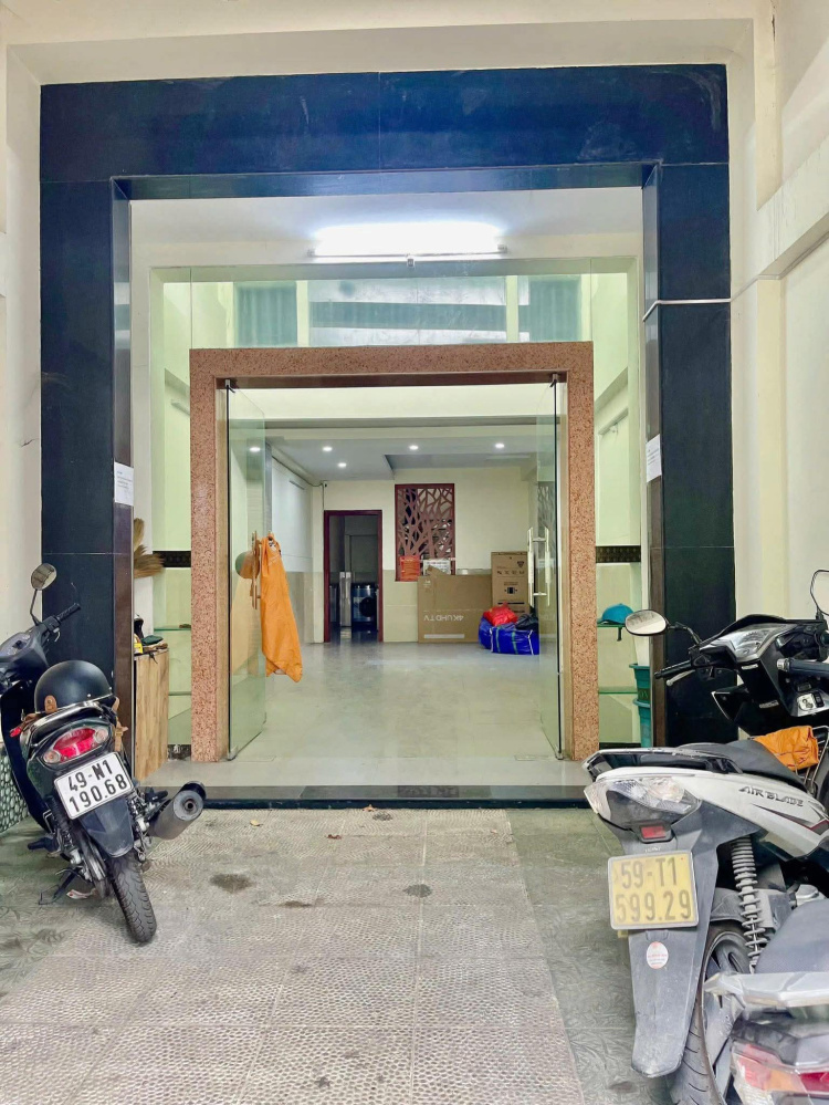 MẶT TIỀN 5 TẦNG - CÓ SẴN DÒNG TIỀN 30tr - 5Pn lớn...